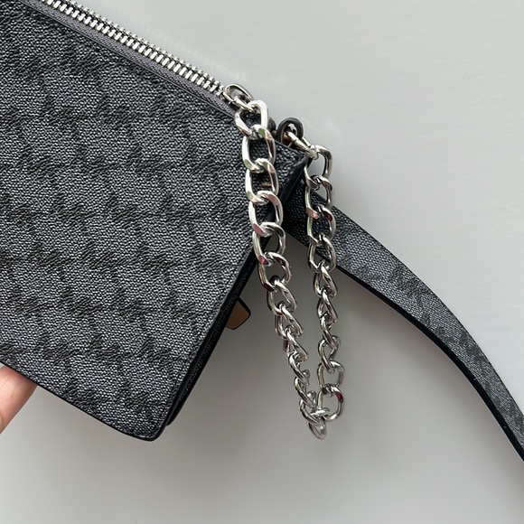 Authentic MK Fanny Pack. 41in long belt - Picture 10 of 12